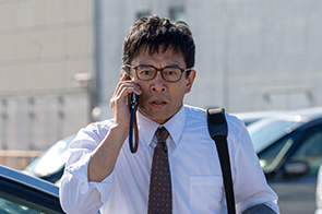 アングリースクワッド　公務員と７人の詐欺師