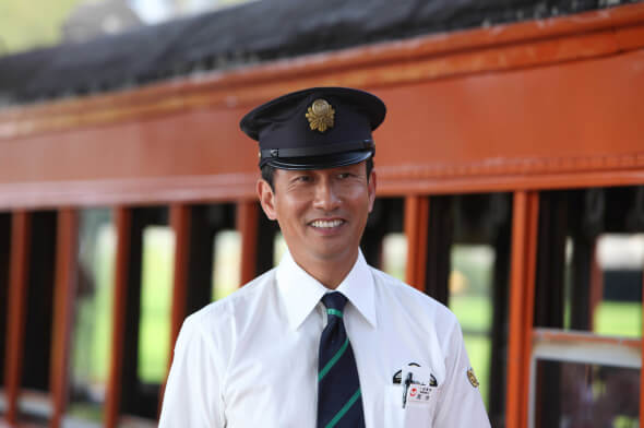RAILWAYS　49歳で電車の運転士になった男の物語